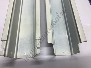 Стойка вертикальная боковая (AZURO 404/405/407) (1440347)
